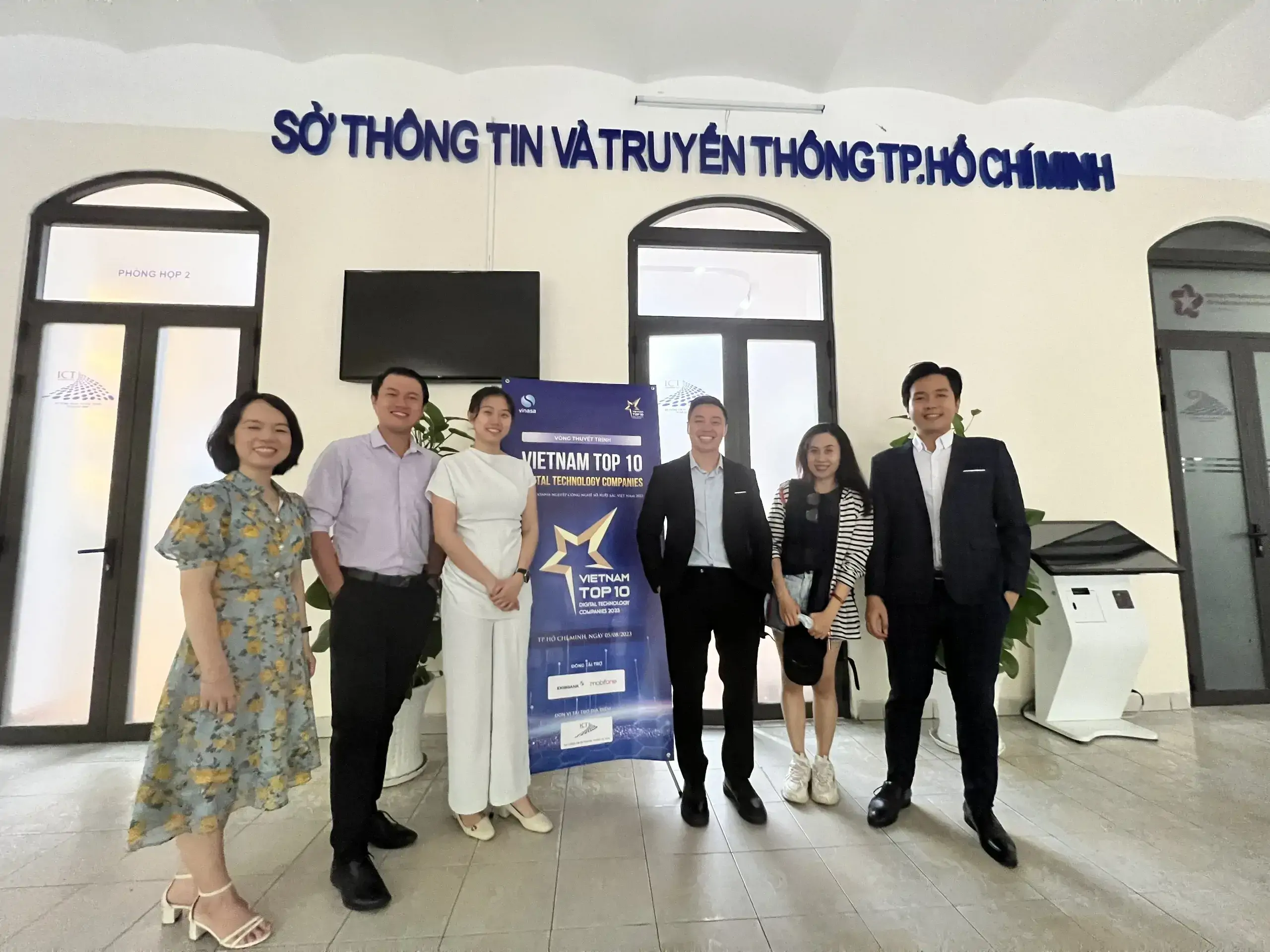 TMA Healthtech Center won the Top 10 Healthtech Enterprises in Vietnam award